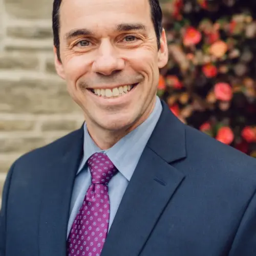 Headshot of Jonathan Shandell