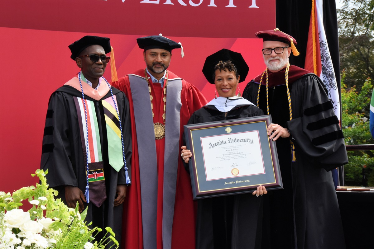 President Nair, Jeff Rutenbeck with the guest speaker on stage 