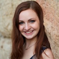 Headshot of smiling Meredith Warder.