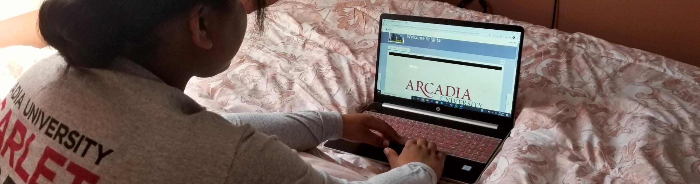 A person wearing the Arcadia Scarlet and Grey Day shirt while going on to Arcadia's website.