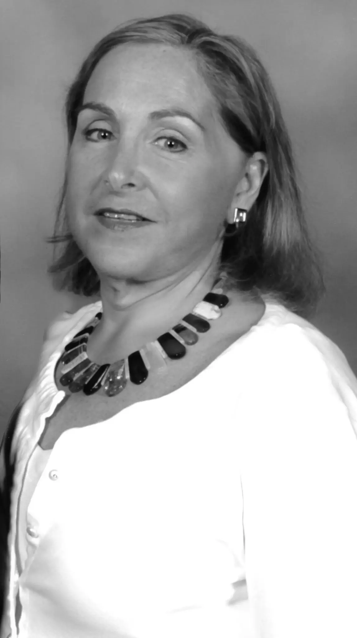 The headshot of Anita Feinberg ’74