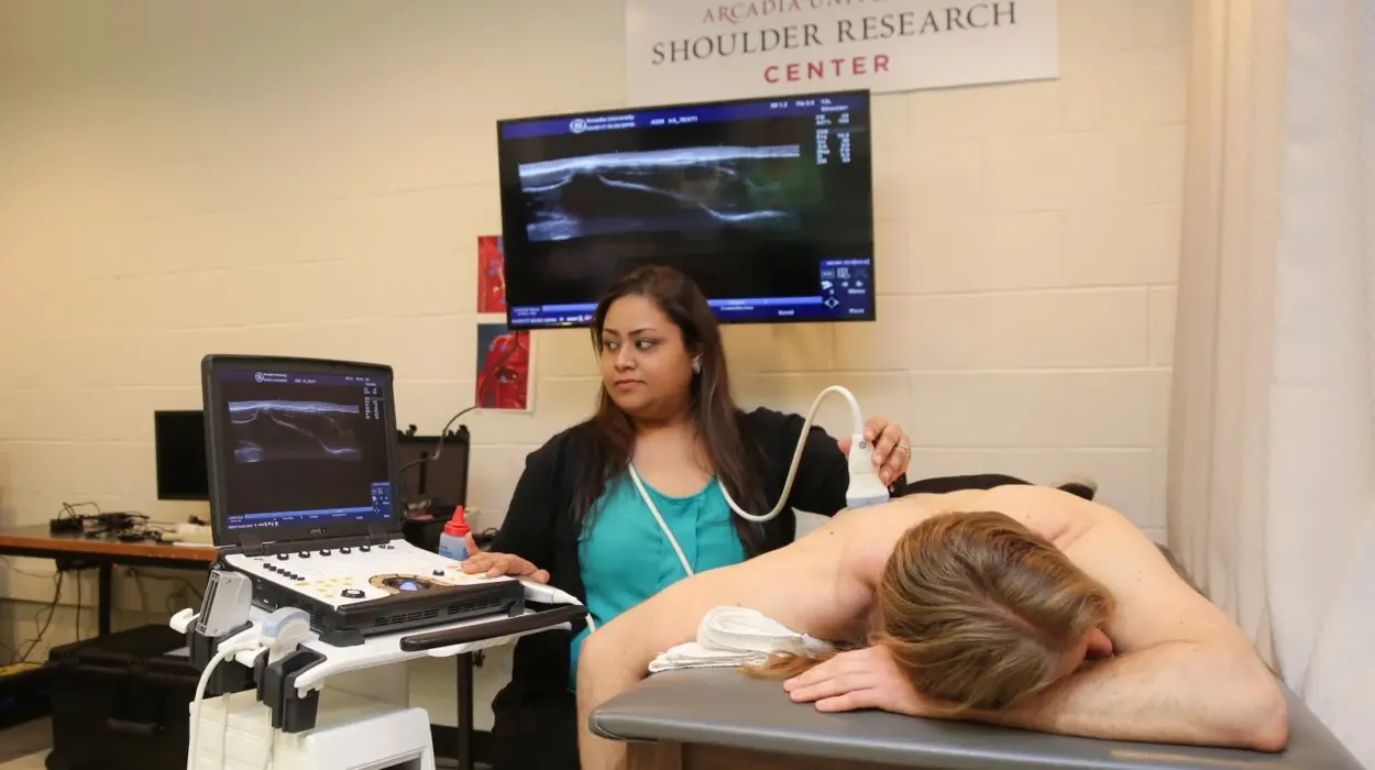 Kshamata Shah does research in a clinical- and laboratory-based study for a patient with a shoulder disorder.
