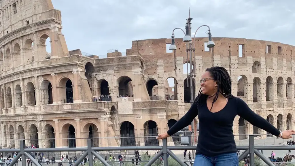 An Arcadia transfer student travels to Rome and looks at the arena.