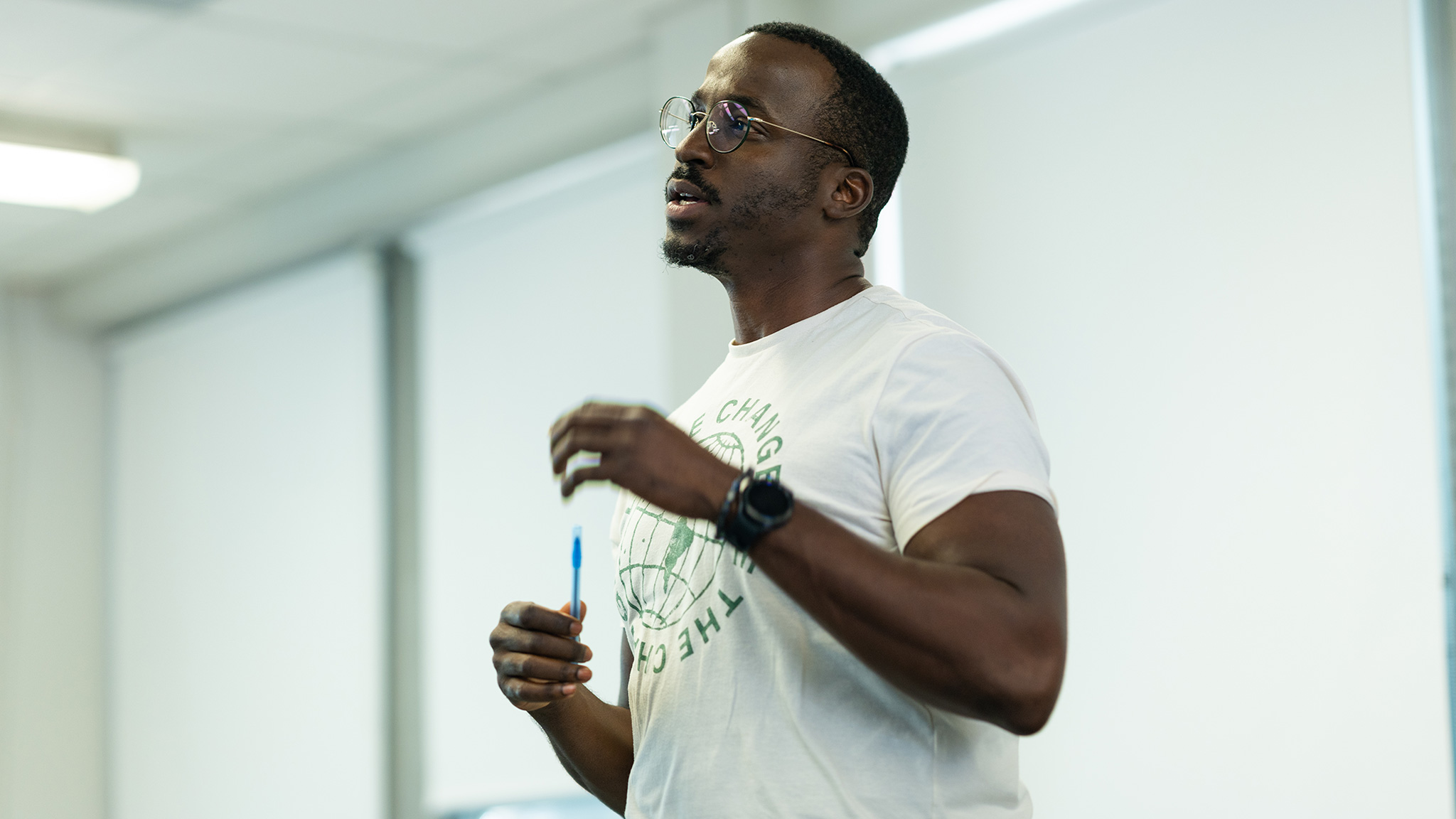 A professor teaches a School of Education graduate level class.