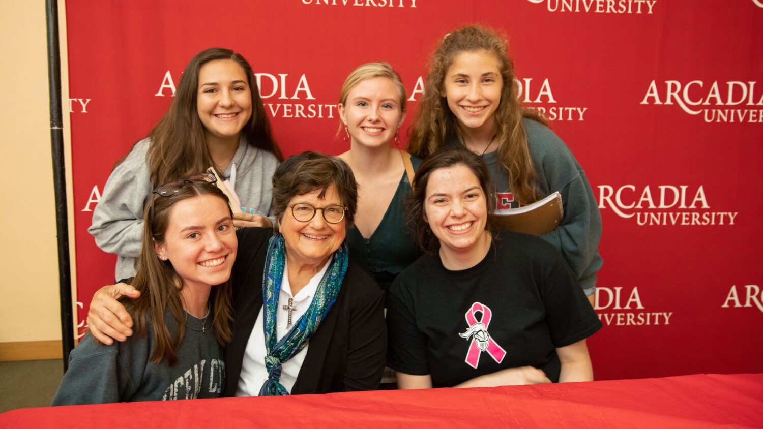 5 Girls with Sister Helen from a common reads meeting