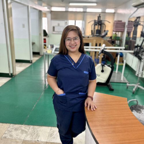 Photo of Margie Abad ’24DPT on the job in a hospital in the Philippines