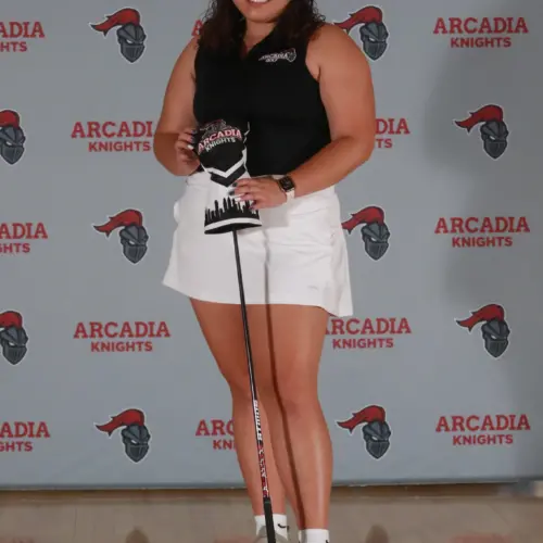 Joyce Jung '23 in her golf uniform