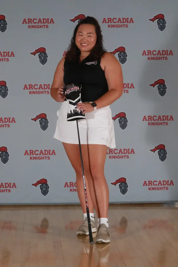 Joyce Jung '23 in her golf uniform