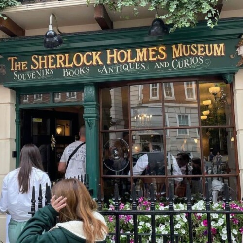 Sydney Howse ’24 in London.