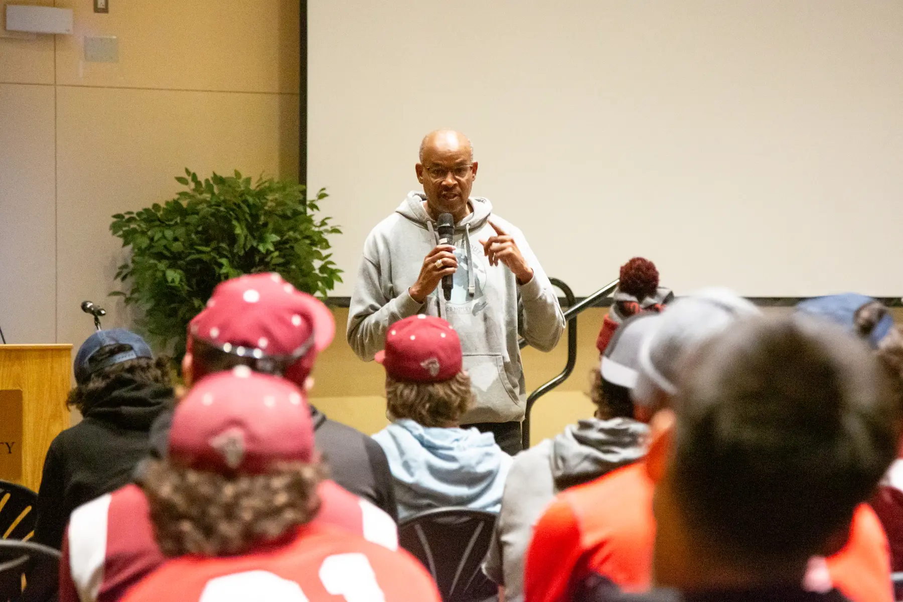 Byron Motley speaking to students on the baseball team.
