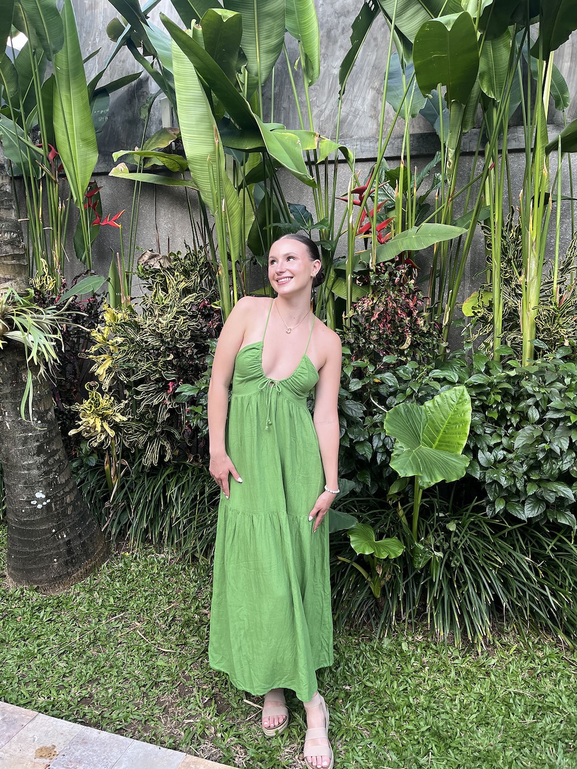 Santina Kobierecki ’25 in front of tropical plants.