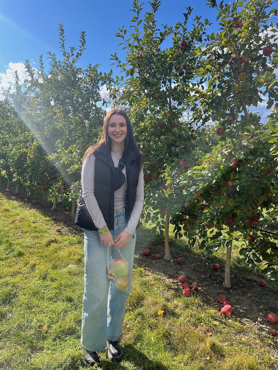 Santina Kobierecki ’25 in an apple orchard.