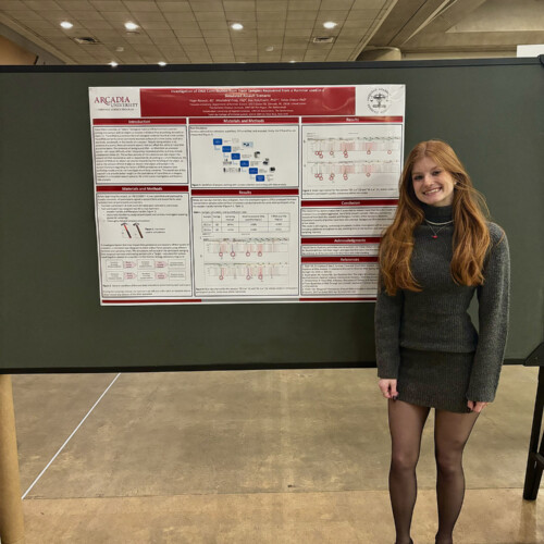 Hope Rozycki ’25M presenting research.