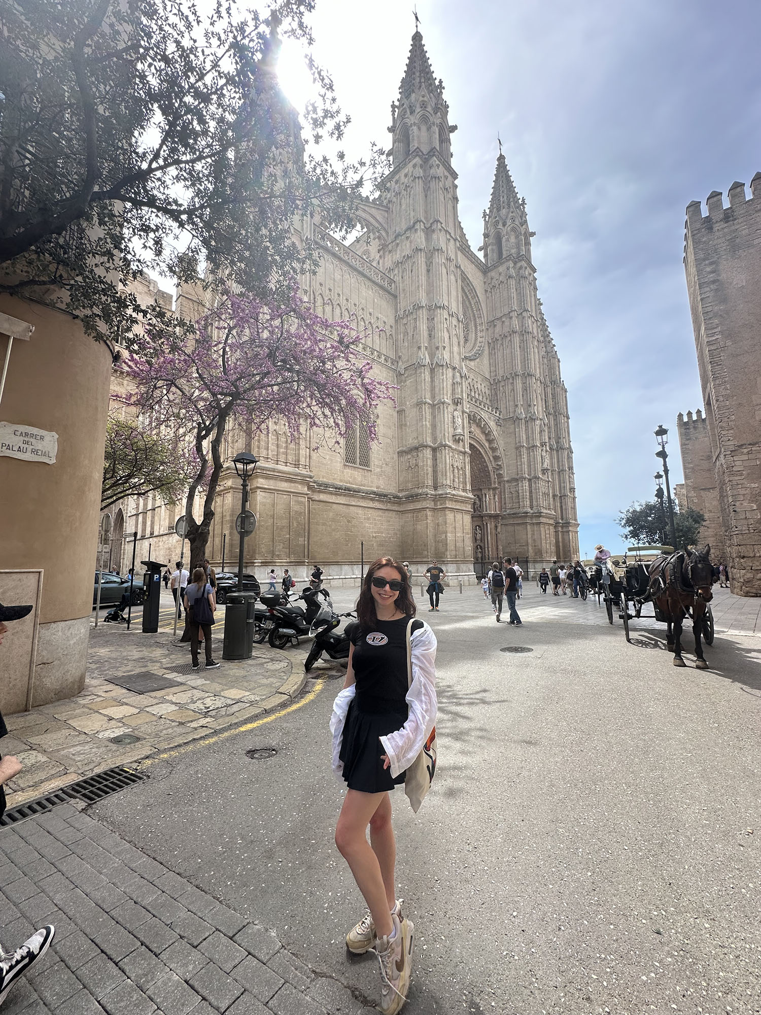 Maria Davis ’25 in front of a cathedral.
