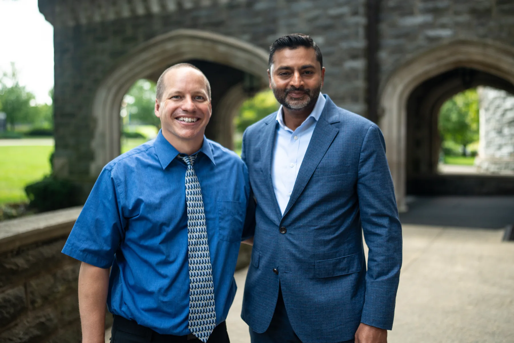 Dr. David Smith ‘00 (L), 2024 Dr. Finbarr O’Connor Prize for Shifting the Paradigm Awardee, with Dr. Ajay Nair, President of Arcadia University (R).