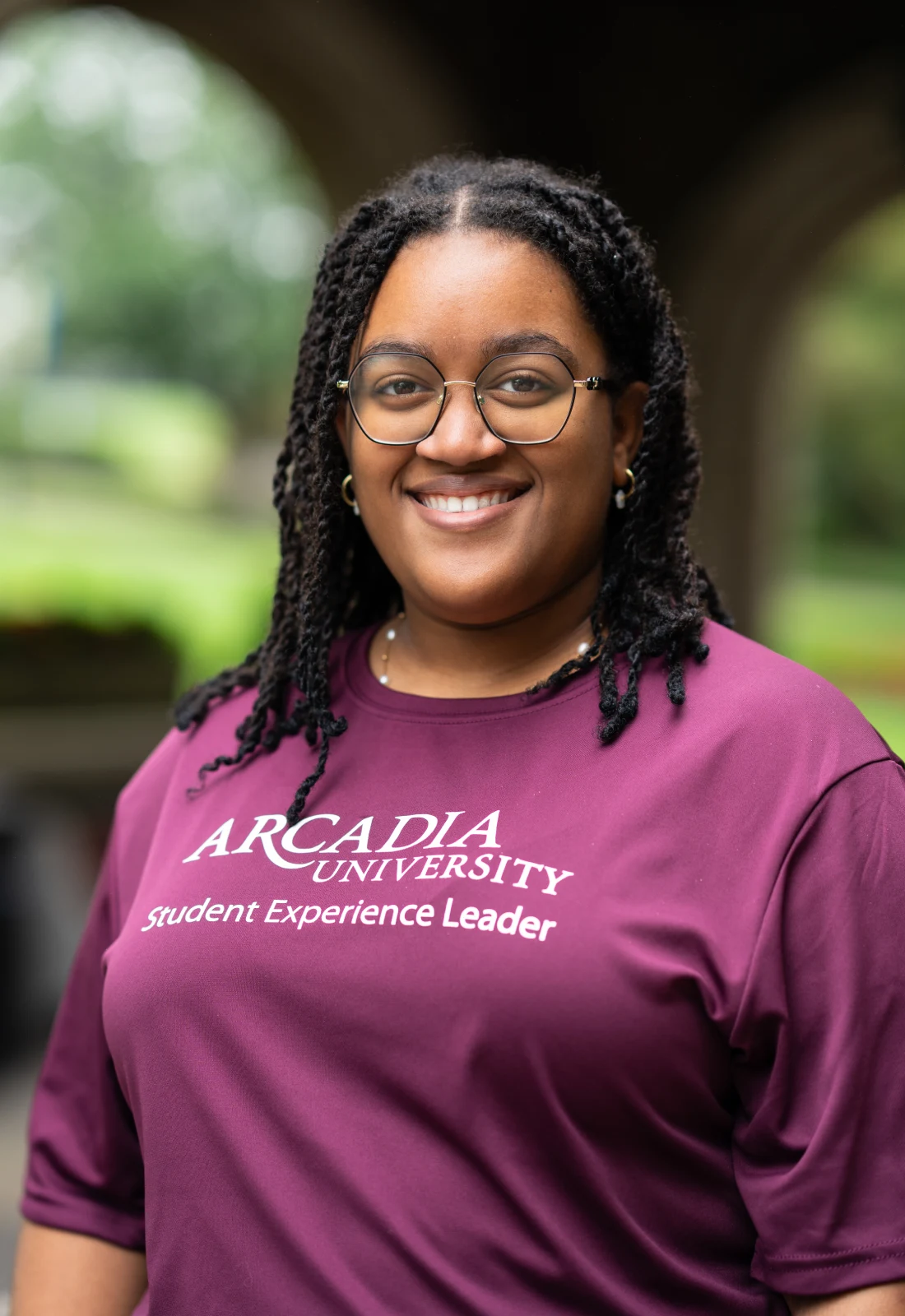 Headshot of Kayla Raab wearing a purple Student Experience Leader t-shirt.