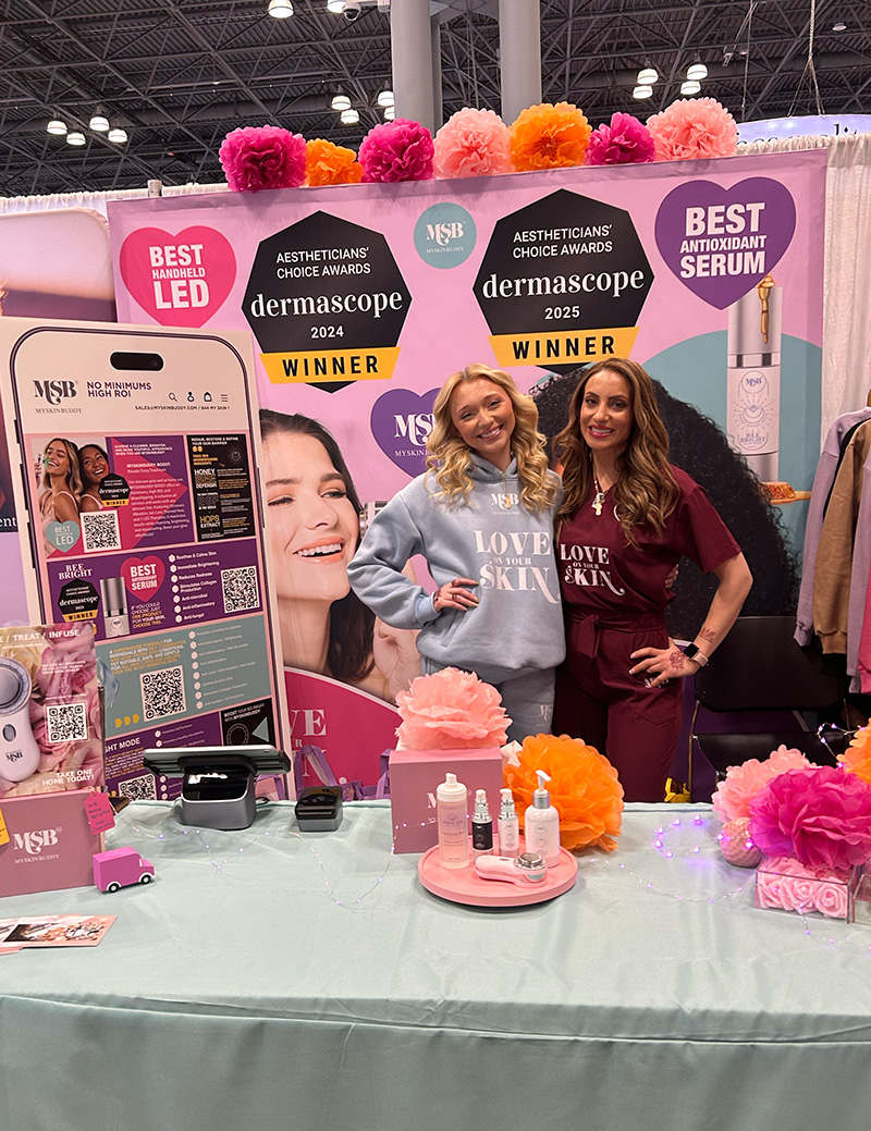 Charli Rissmiller ’25 with her supervisor at the the International Ethics, Cosmetics, and Spa Conference in New York City.