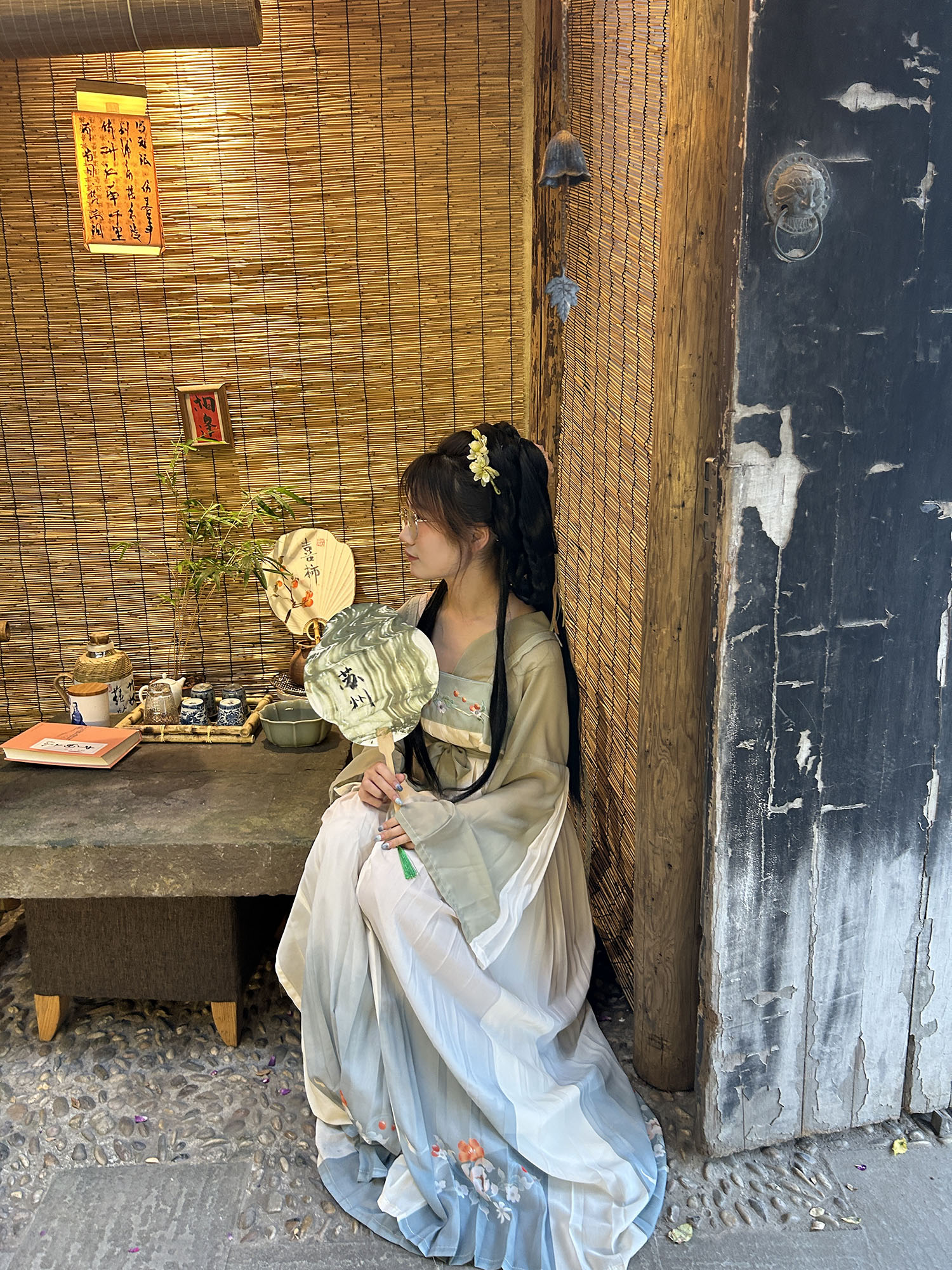 Sue Anne Hong ’27 dressed in traditional Chinese clothing.