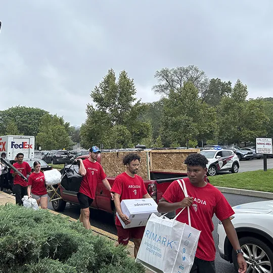 Dressed in Arcadia red t-shirts, student athletes help incoming students move-in.