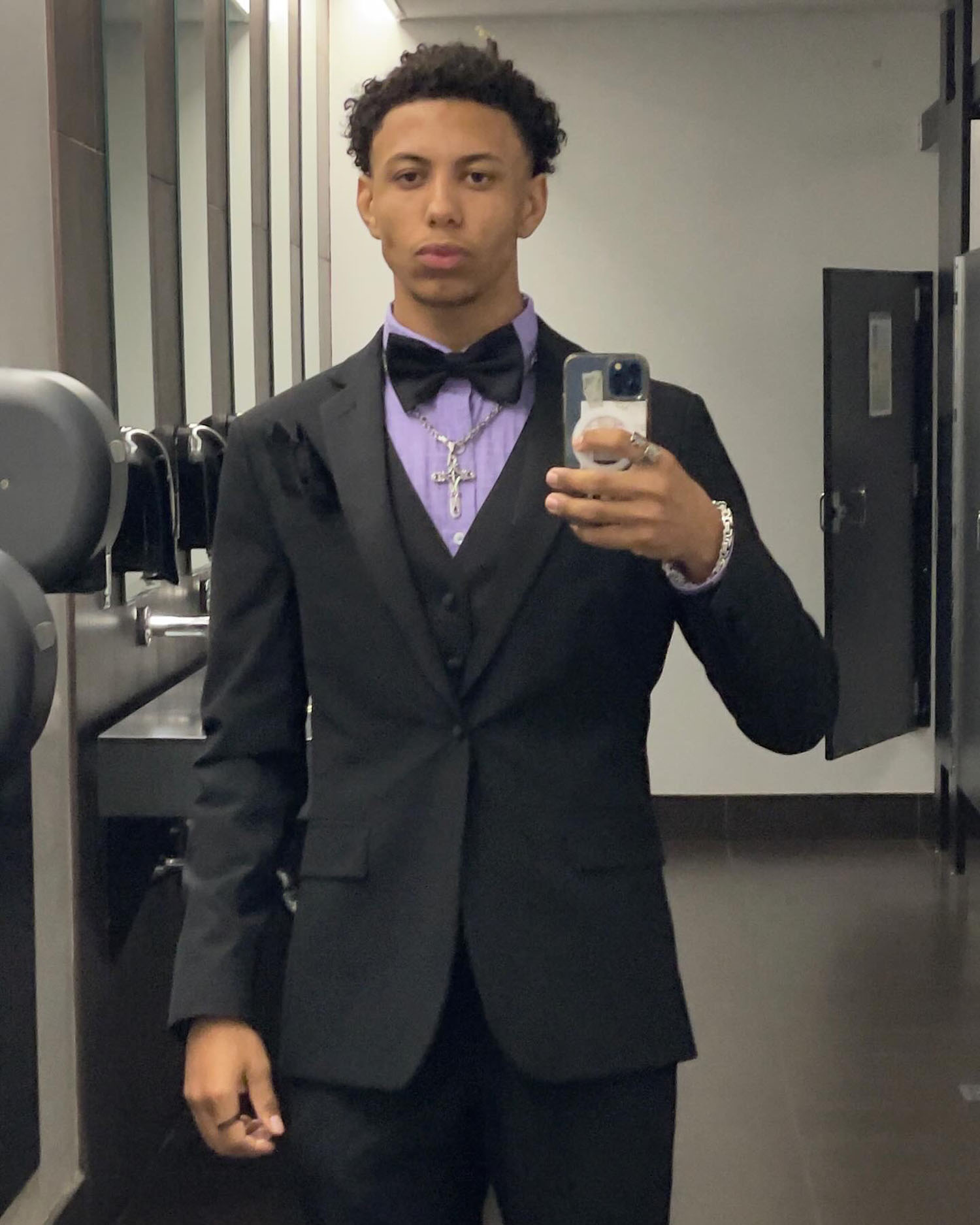 Aamire Gaskins ’29 in a suit.