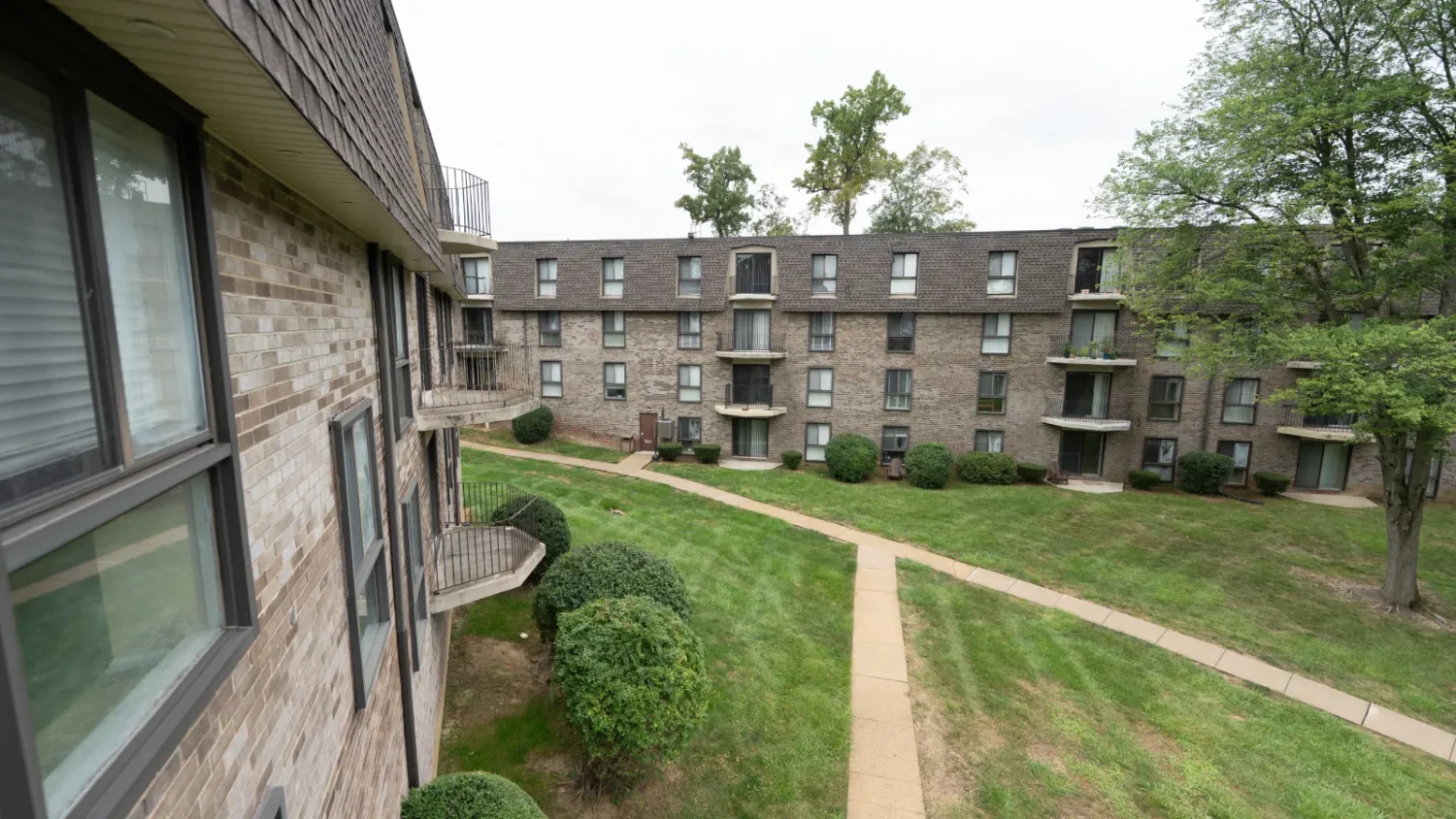 A view of the exterior of the Oak Summit Apartments.
