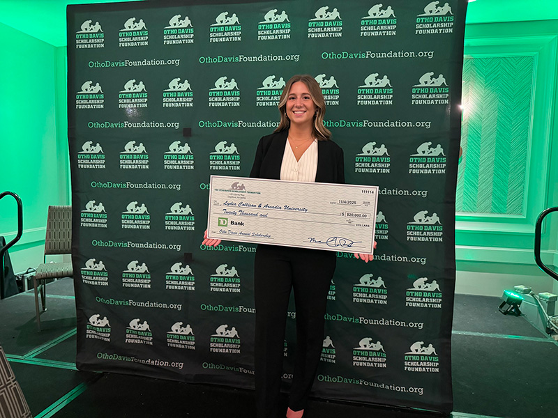 Lydia Collison ’26DPT holds a scholarship check she received for winning the Otho Davis Scholarship