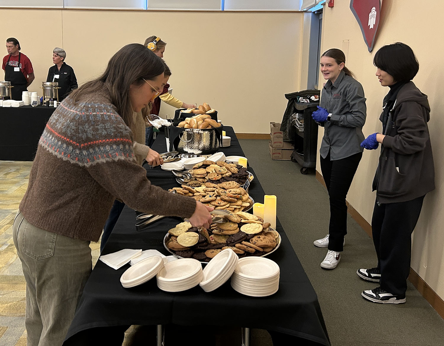 Students getting some cookies at Empty Bowl.