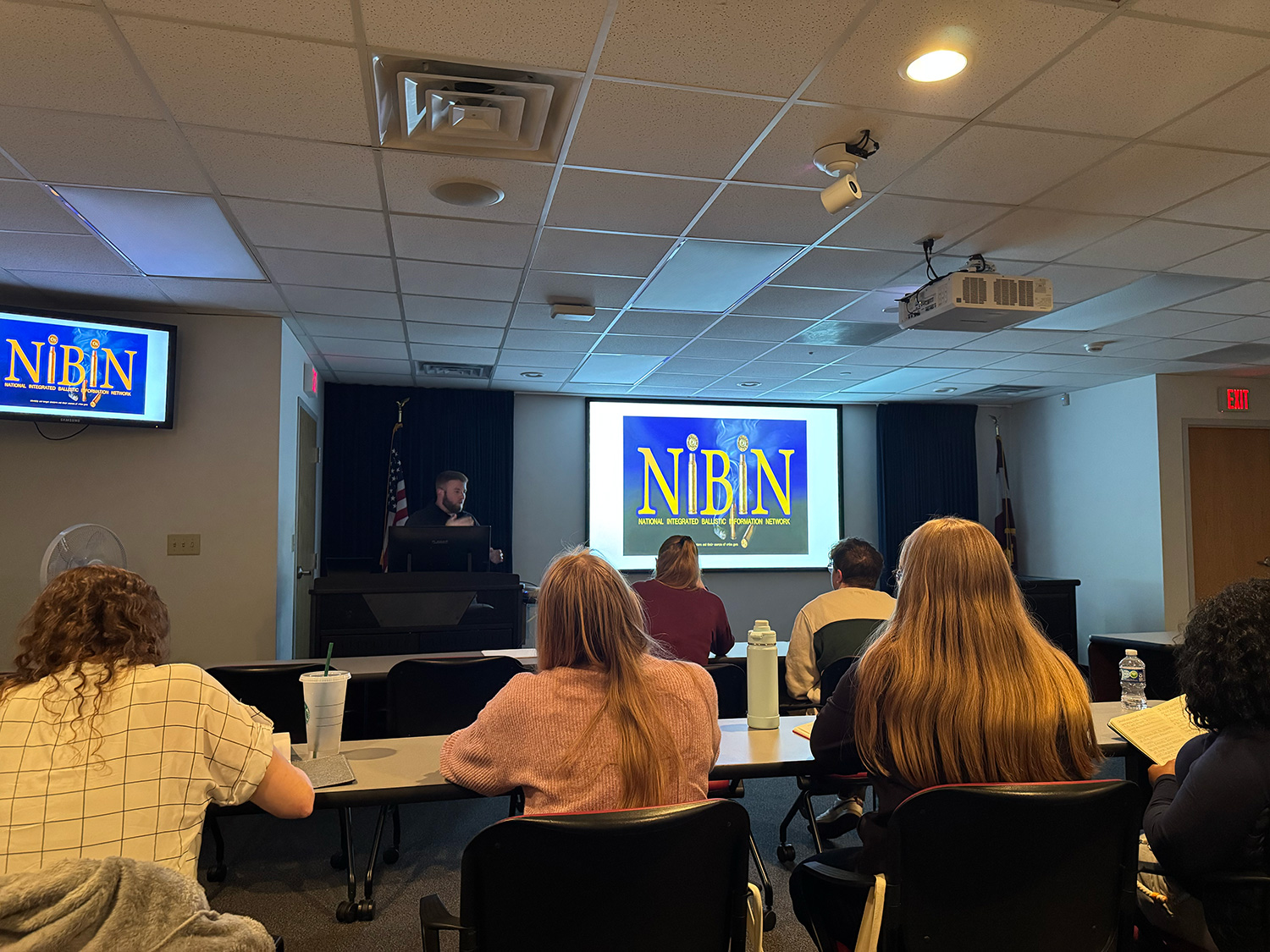 Det. Terry Lewis providing a lecture for forensics students.