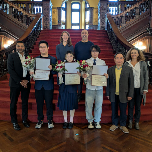 Chengxuan Qian ’26, Siyuan Hong ’27, and Lei Liu ’27 with President Nair, family members, and staff on the steps in the Castle.
