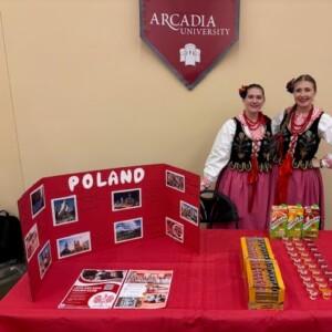 Diana Garderewicz ‘29 and Julia Gabryszewski ‘26 represent Poland at the Arcadia Culture Fair