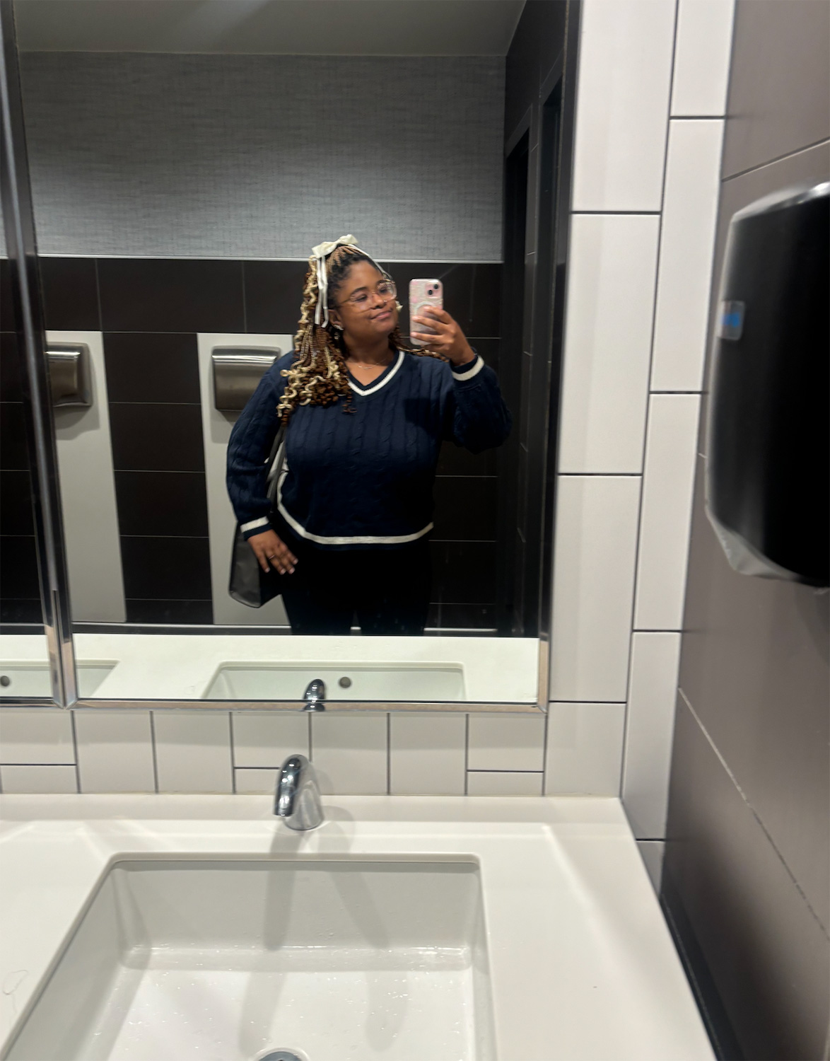 Makiyah Smith ’28 in the mirror.