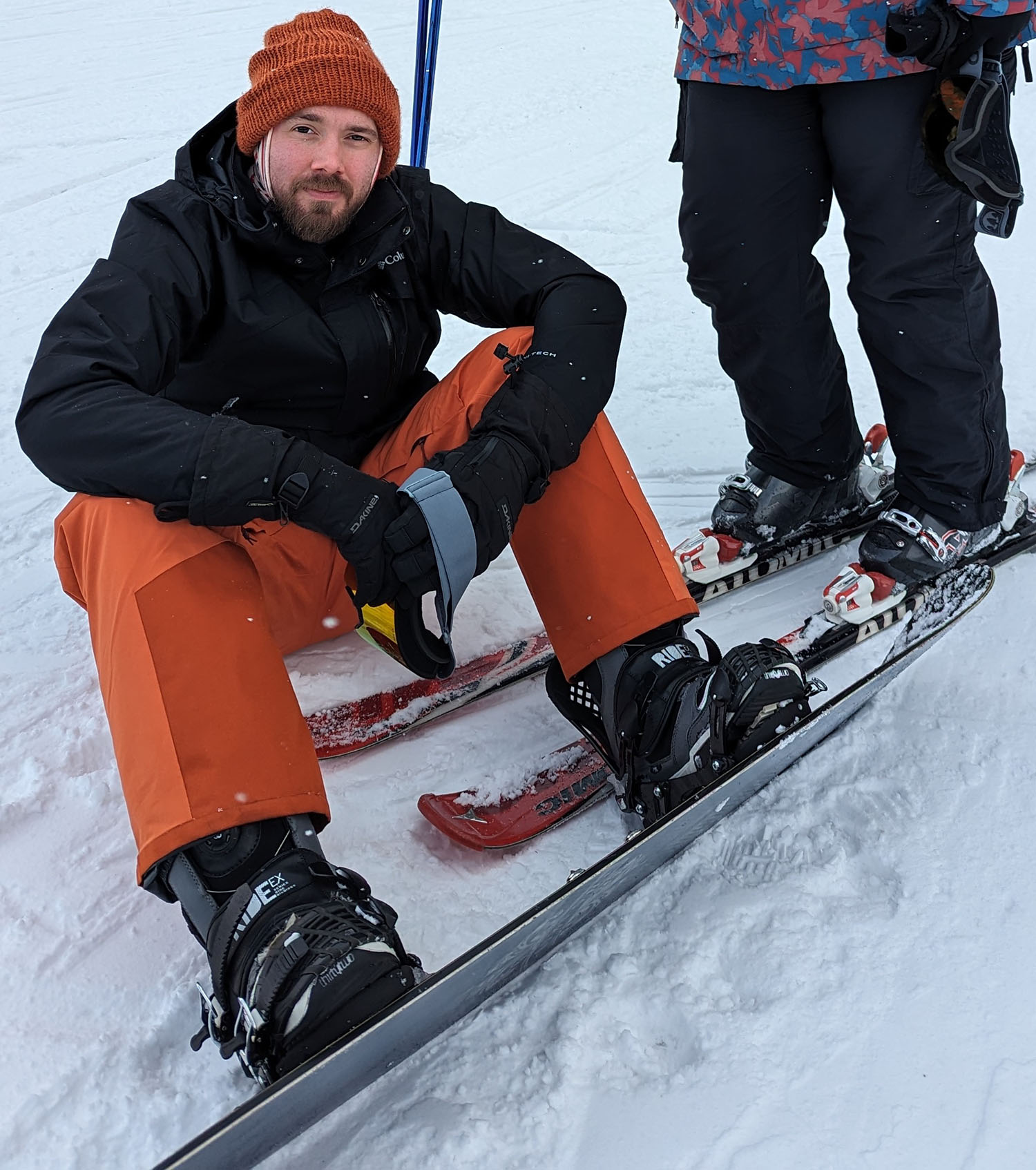 Chris Murray ’27DPT snowboarding.
