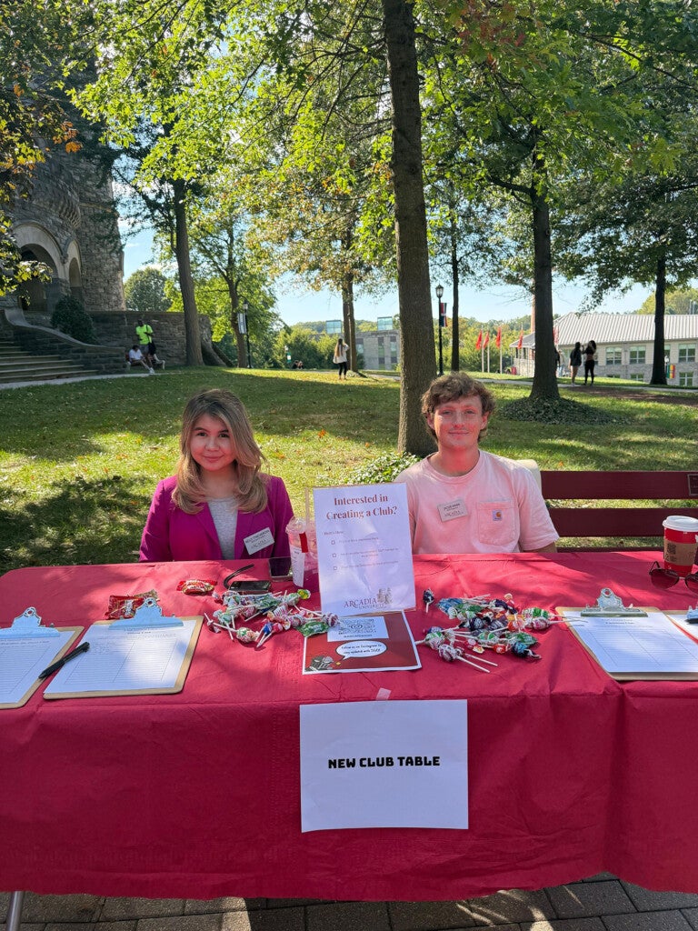 Nelly Tyncherova ’26 and Jacob Mann ’26 at the Activities Fair.