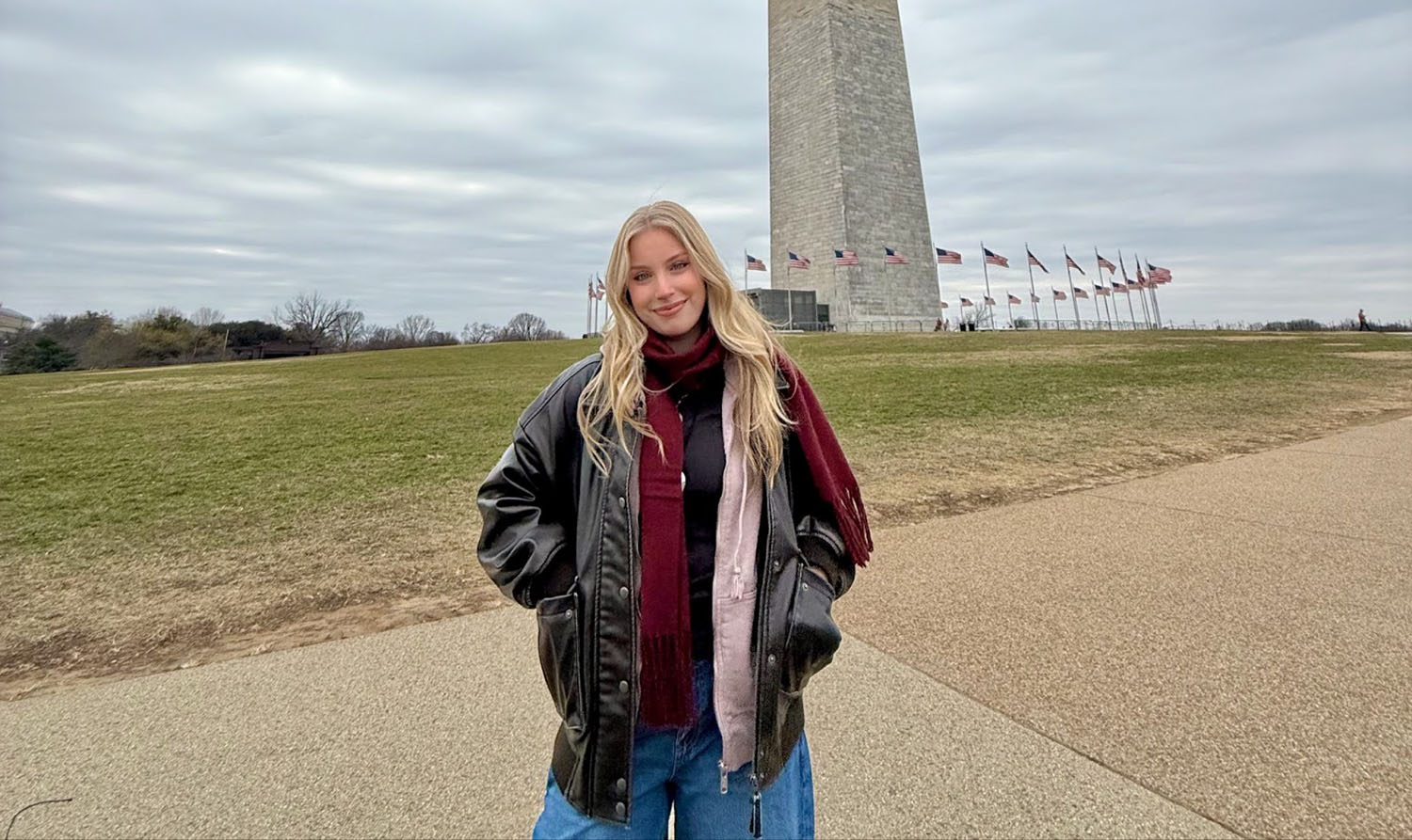 Lily Roberti ’28 in front of the Washington Monument.