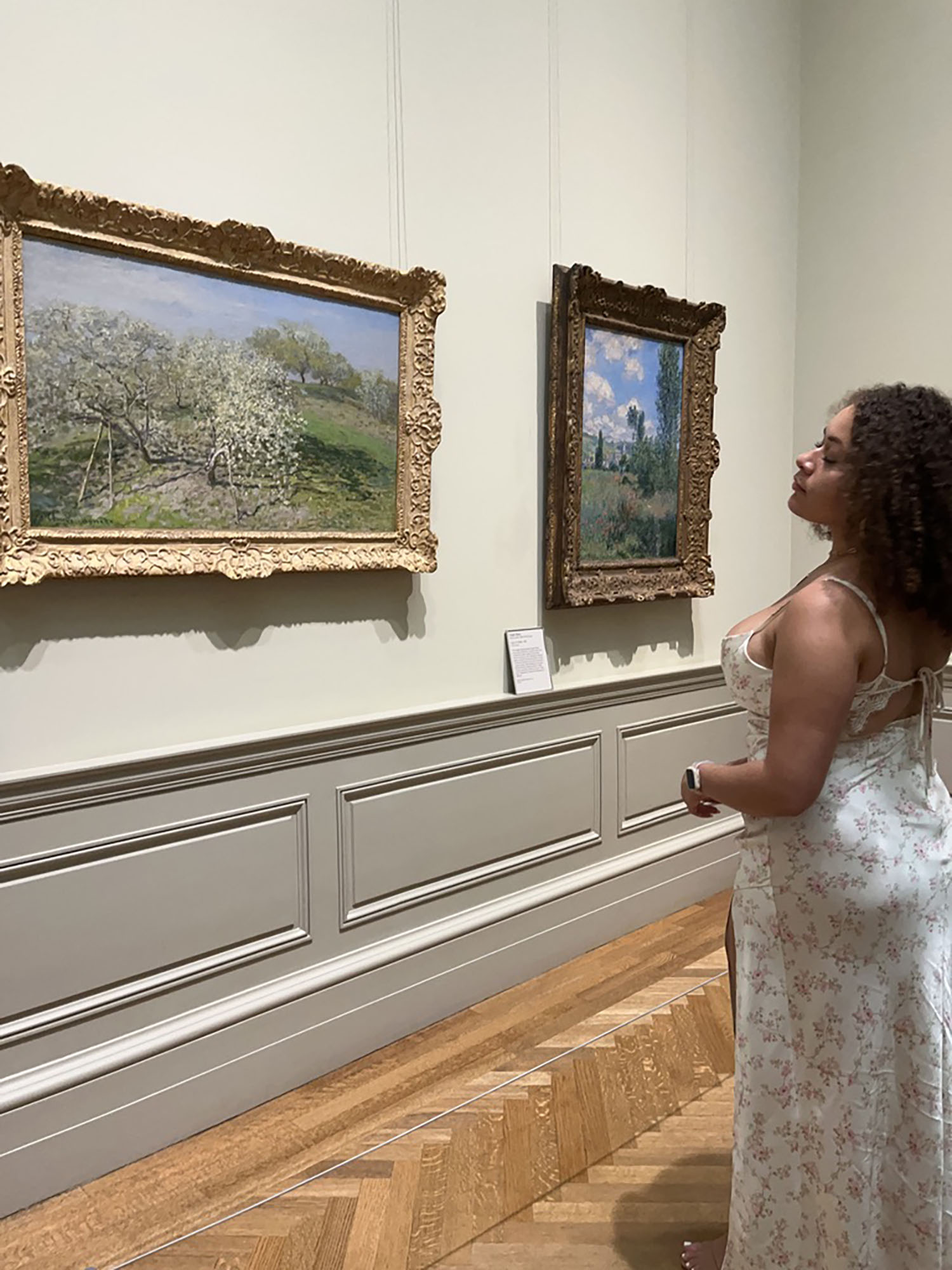 Leah Sierra ’26 looking at paintings.