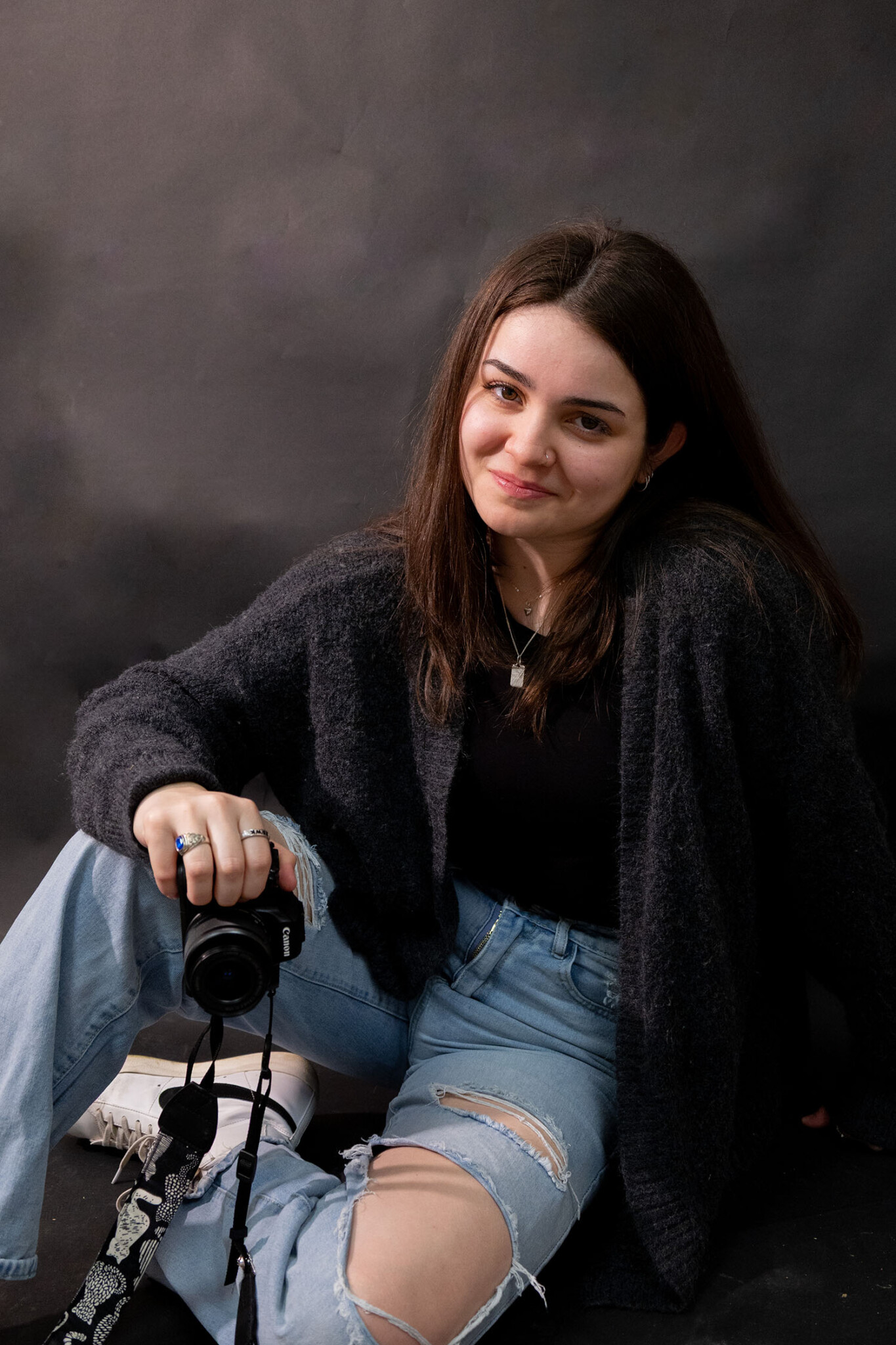 Marina Rios ’26 holding a camera.