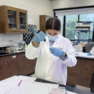Hailee Weiss ’26M conducting a test with forensics equipment.