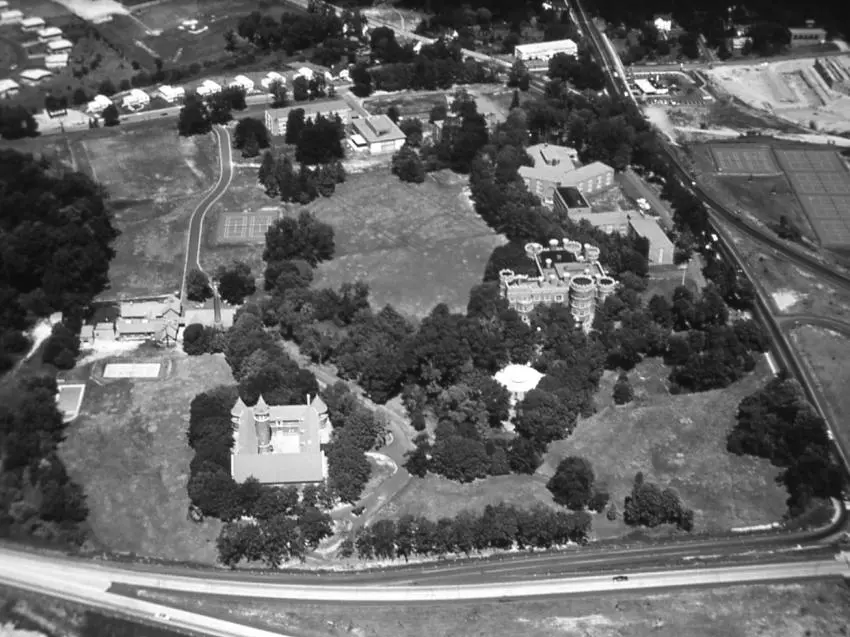 Grayscale aerial view of Beaver college circa 1962.