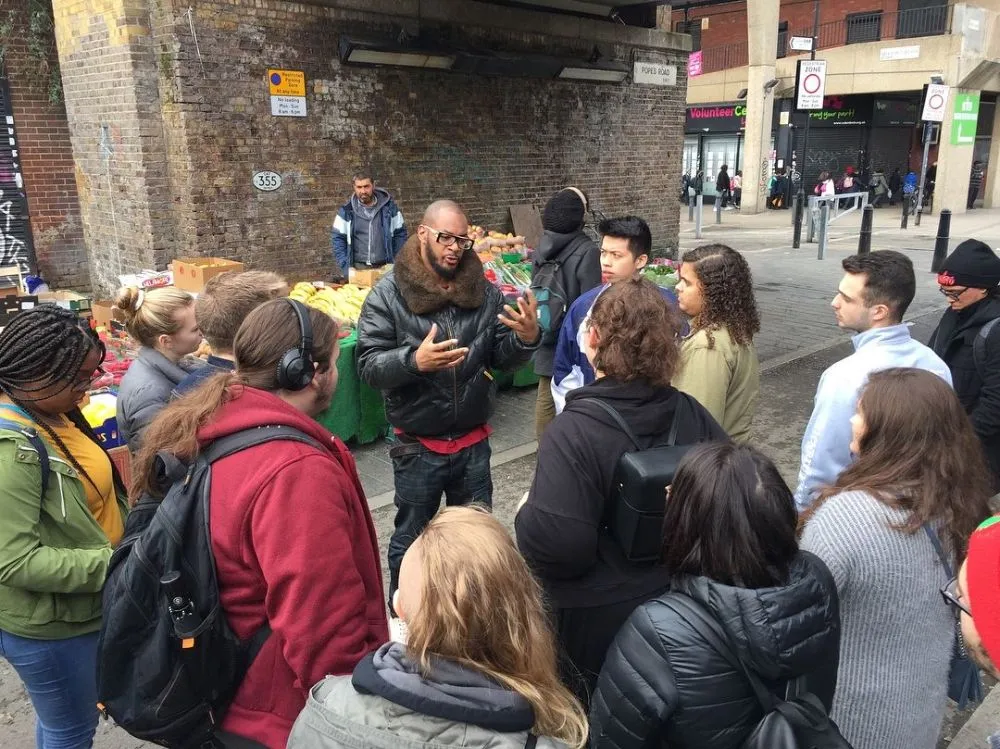 Students enjoy live entertainment in historical London.