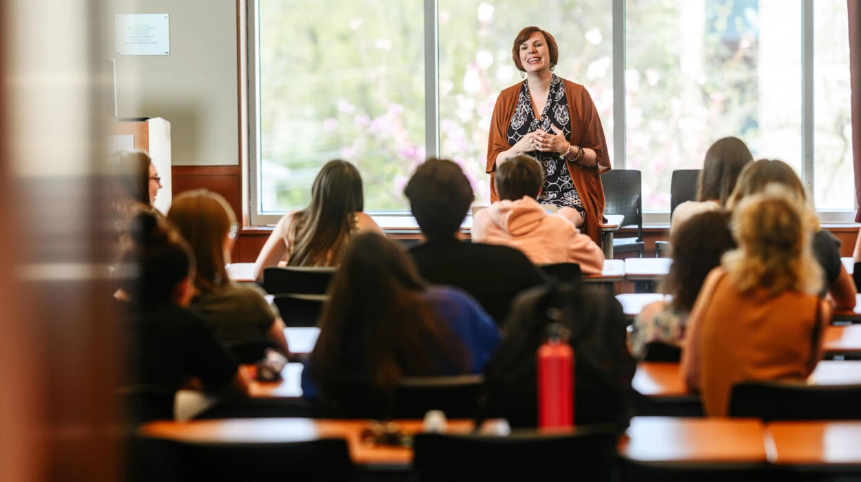 An English professor teaches a class of undergraduate students.