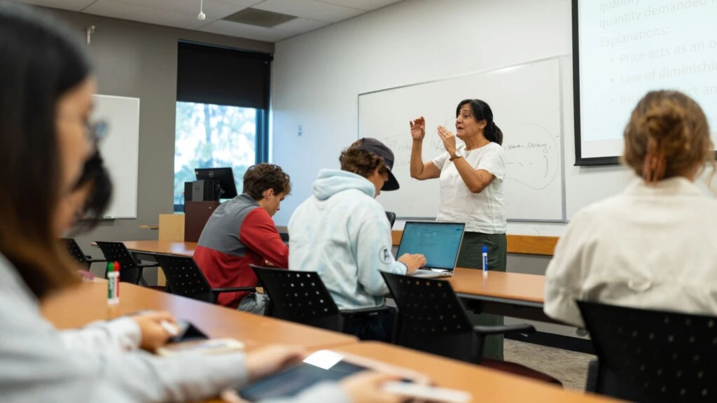 Nayla Dahan teaches an economics course