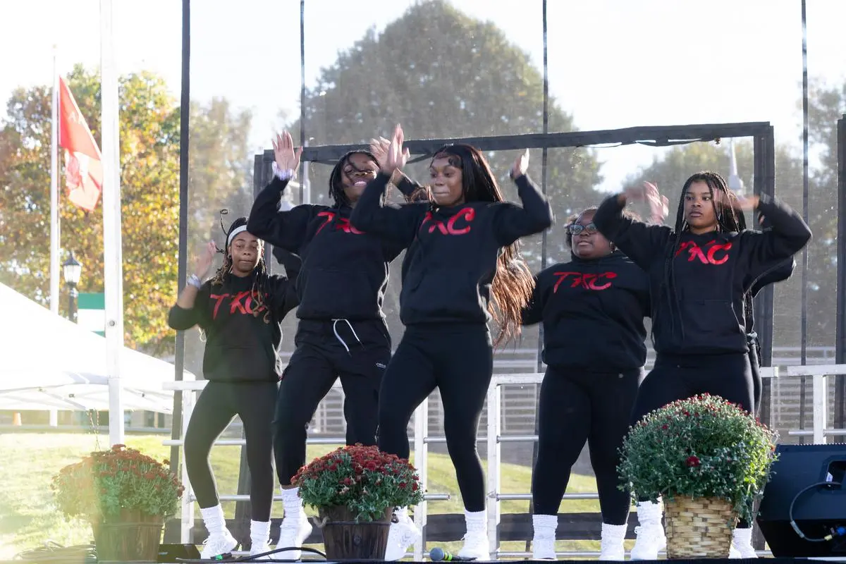 Students dance during homecoming & family Weeknd 