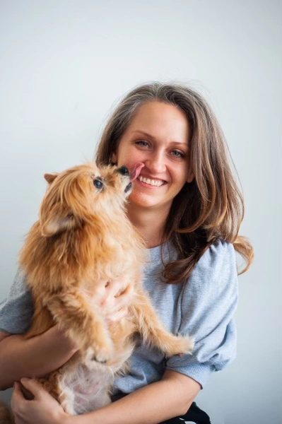 Headshot of Joy Slabaugh, who will earn her Master of Arts in Counseling from Arcadia in 2023, and her dog