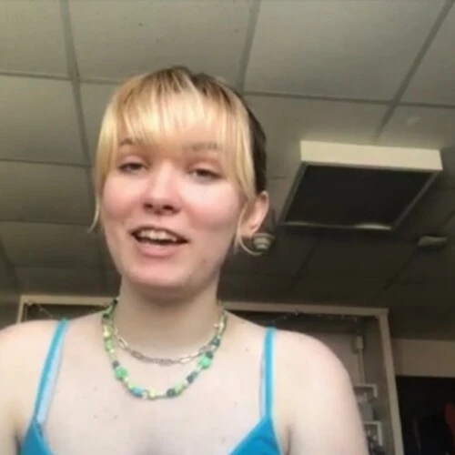 Zara Peters '26 speaking in a vlog