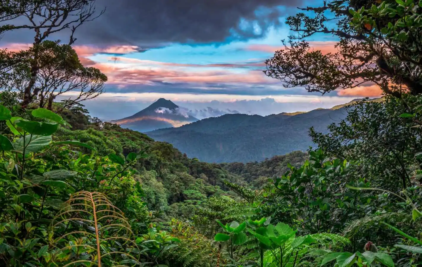 Costa Rica iage of volcano and rainforests