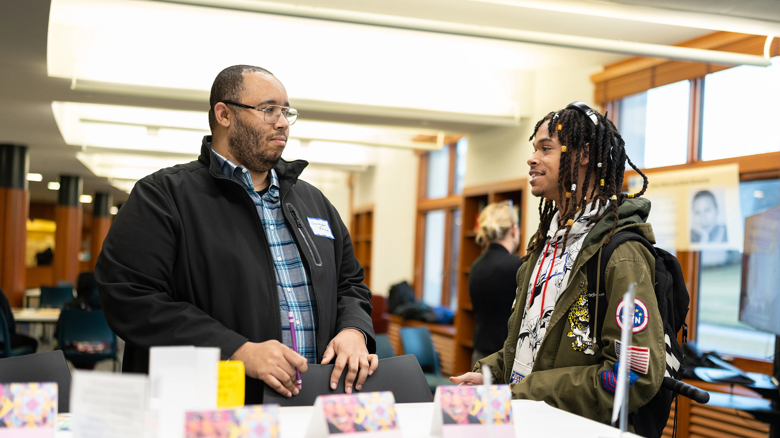 Christopher Varlack meets with an undergraduate student during a community Oasis event.